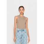 Kobiety T SHIRT TOP | Gina Tricot BONNIE TANK 2er Pack - Top - roasted cashew black/beżowy - HL47950