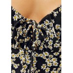 Kobiety T SHIRT TOP | Bershka SHORT PUFF SLEEVES - T-shirt z nadrukiem - black/czarny - XJ91399