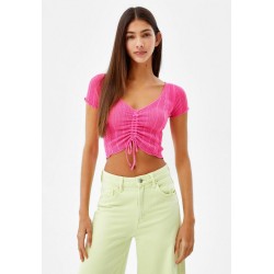 Kobiety T_SHIRT_TOP | Bershka SHORT SLEEVE GATHERED V-NECK - T-shirt z nadrukiem - pink/różowy - WP22872