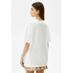 Kobiety T SHIRT TOP | Bershka Short sleeve - T-shirt z nadrukiem - white/biały - LB19302