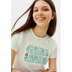 Kobiety T SHIRT TOP | Bershka SHORT SLEEVE WITH LETTUCE EDGE TRIM - T-shirt z nadrukiem - off white/mleczny - HI98546