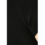 Kobiety T SHIRT TOP | Bershka SHORT-SLEEVED WITH A TEARDROP NECKLINE - T-shirt basic - black/czarny - GX01707