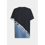 Kobiety T SHIRT TOP | DKNY PLACED TIE DYE OVERSIZED LEGGING TEE - T-shirt z nadrukiem - country blue/niebieski - FP54565