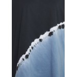Kobiety T SHIRT TOP | DKNY PLACED TIE DYE OVERSIZED LEGGING TEE - T-shirt z nadrukiem - country blue/niebieski - FP54565