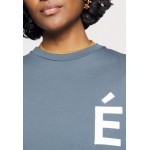 Kobiety T SHIRT TOP | Études PATCH UNISEX - T-shirt basic - slate/szary - IY69373