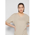 Kobiety T SHIRT TOP | Filippa K V-NECK - T-shirt basic - light beige/beżowy - YG45515