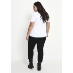 Kobiety T SHIRT TOP | Kaffe Curve CURVE KCLOUISA - T-shirt z nadrukiem - optical white/biały - ZT14581