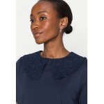 Kobiety T SHIRT TOP | Marks & Spencer BROD COLLAR - T-shirt z nadrukiem - navy/granatowy - WW99168