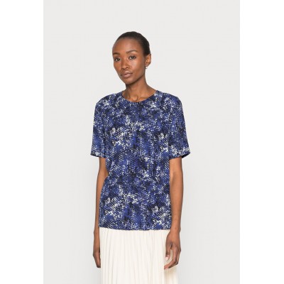 Kobiety T_SHIRT_TOP | Marks & Spencer WOVEN TEE - T-shirt z nadrukiem - blue mix/niebieski - AV25386