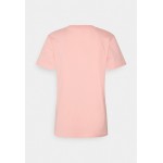 Kobiety T SHIRT TOP | Nike Sportswear TEE - T-shirt z nadrukiem - bleached coral/jasnoróżowy - HM80773