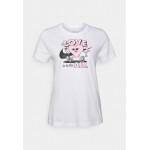 Kobiety T SHIRT TOP | Nike Sportswear TEE - T-shirt z nadrukiem - white/biały - QQ99938