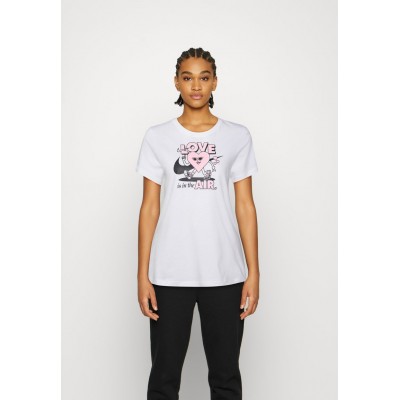 Kobiety T_SHIRT_TOP | Nike Sportswear TEE  - T-shirt z nadrukiem - white/biały - QQ99938
