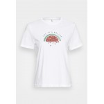 Kobiety T SHIRT TOP | ONLY ONLKITA FRUITY BOX - T-shirt z nadrukiem - bright white/biały - PB64901