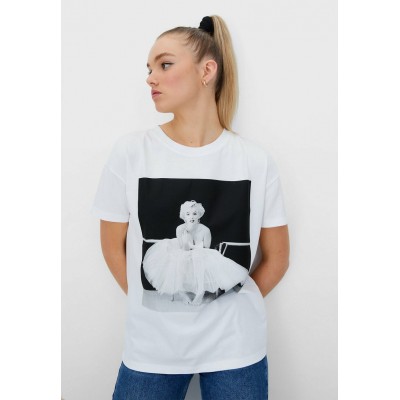 Kobiety T_SHIRT_TOP | Stradivarius MARILYN - T-shirt z nadrukiem - white/biały - XN53569
