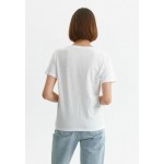 Kobiety T SHIRT TOP | Top Secret T-shirt z nadrukiem - biały - CI40887