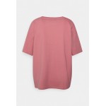 Kobiety T SHIRT TOP | Wrangler GIRLFRIEND TEE - T-shirt z nadrukiem - dusty rose/różowy - XG45811