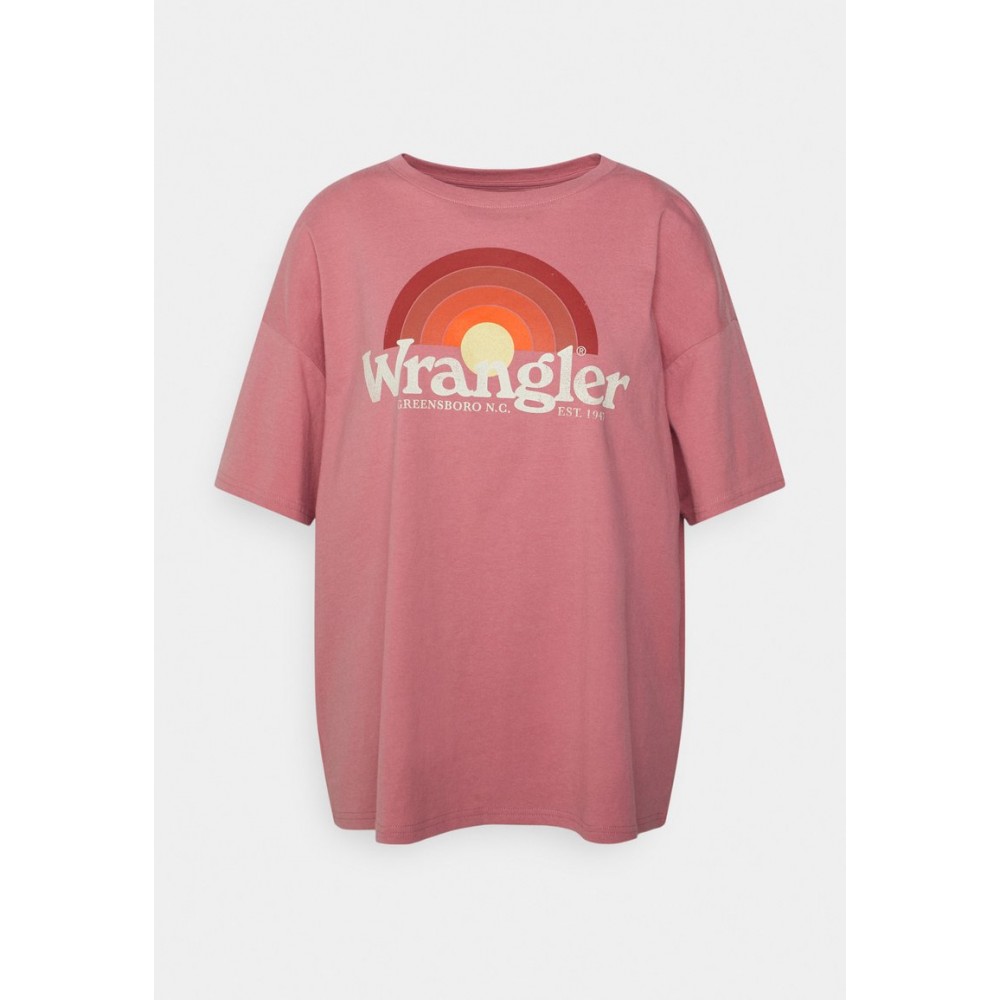 Kobiety T SHIRT TOP | Wrangler GIRLFRIEND TEE - T-shirt z nadrukiem - dusty rose/różowy - XG45811