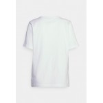 Kobiety T SHIRT TOP | Wrangler VINTAGE TEE - T-shirt z nadrukiem - white/biały - JP18762