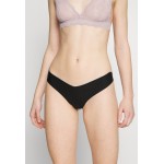 Kobiety UNDERPANT | Cotton On Body THE INVISIBLE BRIEF 3 PACK - Stringi - black/lilac rose/cluttered daisy/czarny - LN41800