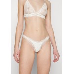 Kobiety UNDERPANT | Out From Under for Urban Outfitters ARIELLA TRIM THONG 2 PACK - Stringi - tangerine/snow white/pomarańczowy - HZ19293