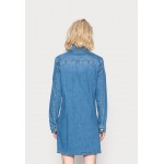 Kobiety DRESS | Desigual VEST MICKEY PATCH - Sukienka jeansowa - denim dark blue/niebieski denim - PC58018