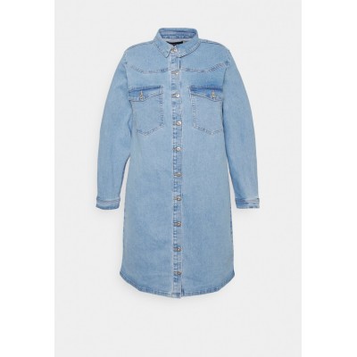 Kobiety DRESS | Pieces Curve PCPERRY DRESS - Sukienka jeansowa - light blue denim/jasnoniebieski - YG50831