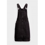 Kobiety DRESS | TOM TAILOR DENIM DUNGAREE SKIRT - Sukienka jeansowa - destroyed mid stone black deni/czarny denim - RY14869
