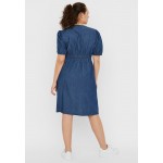 Kobiety DRESS | Vero Moda Curve Sukienka jeansowa - medium blue denim/granatowy - YQ58662