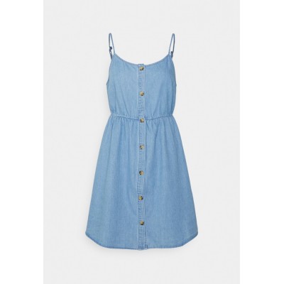 Kobiety DRESS | Vero Moda Petite VMFLICKA STRAP DRESS - Sukienka jeansowa - light blue denim/jasnoniebieski - KJ78559