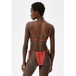 Kobiety BIKINI TOP | Bershka FLORAL PRINT - Góra od bikini - red/czerwony - DR77483