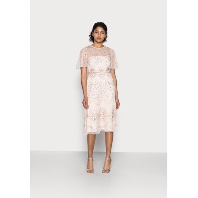 Kobiety DRESS | Adrianna Papell BEADED FLUTTER DRESS - Sukienka koktajlowa - pale pink/jasnoróżowy - RP87218