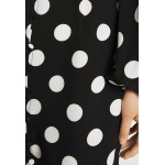 Kobiety DRESS | Missguided Petite V NECK BUTTON DOWN MINI POLKA - Sukienka koktajlowa - black/czarny - SF29511