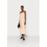 Kobiety DRESS | Notes du Nord CHASSIDY HALTERNECK DRESS - Sukienka koktajlowa - skin/różowy - PO47327
