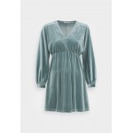 Kobiety DRESS | ONLY Petite ONLESME LIFE VELOUR DRESS - Sukienka koktajlowa - stormy sea/granatowy - IF46686
