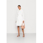 Kobiety DRESS | Selected Femme SLFBRODY SHORT BRODERI DRESS - Sukienka koszulowa - snow white/biały - LB69448