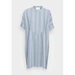 Kobiety DRESS | Selected Femme SLFVIVA VIOLA OVERSIZE DRESS - Sukienka koszulowa - dusty blue/jasnoniebieski - EG67008