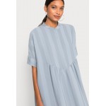 Kobiety DRESS | Selected Femme SLFVIVA VIOLA OVERSIZE DRESS - Sukienka koszulowa - dusty blue/jasnoniebieski - EG67008