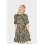 Kobiety DRESS | Desigual VEST CAMOFLOWER MICKEY MOUSE - Sukienka letnia - military green/oliwkowy - BX96977