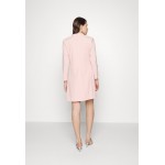Kobiety DRESS | DKNY V NECK SHIFT WITH POCKETS - Sukienka letnia - powder/jasnoróżowy - EJ88973