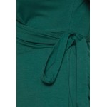 Kobiety DRESS | ONLY Carmakoma CARAPRIL WRAP DRESS - Sukienka letnia - june bug/ciemnozielony - KM88530