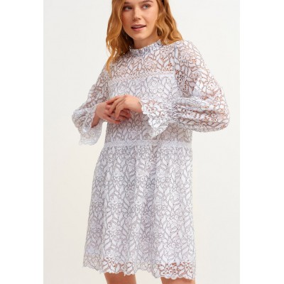 Kobiety DRESS | OXXO MIT MODISCHER ROMANTISCHE SPITZE - Sukienka letnia - white/fioletowy - FU37512