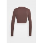 Kobiety T SHIRT TOP | Cotton On Body ULTRA SOFT MOVEMENT LONG SLEEVE - Bluzka z długim rękawem - brownie/brązowy - RA46066