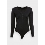 Kobiety T SHIRT TOP | Glamorous BODYCON BODYSUIT WITH PLUNGE NECKLINE - Bluzka z długim rękawem - black/czarny - GA60999