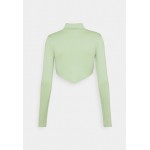 Kobiety T SHIRT TOP | Missguided CREW NECK HANKY HEM CROP - Bluzka z długim rękawem - sage/zielony - VQ88477