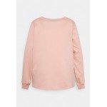 Kobiety T SHIRT TOP | Nike Sportswear PLUS - Bluzka z długim rękawem - rose whisper/jasnoróżowy - HC39783
