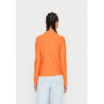 Kobiety T SHIRT TOP | Weekday IRIS WRAP LONGSLEEVE - Bluzka z długim rękawem - orange/pomarańczowy - IO25098