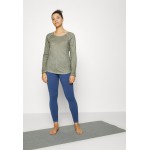 Kobiety T SHIRT TOP | Yogasearcher BIONIKARA - Bluzka z długim rękawem - kaki/khaki - ZD29751